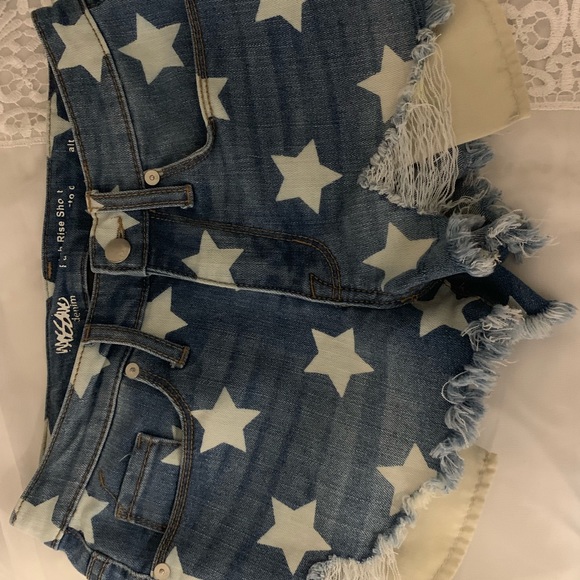 -Distressed-Ripped-Shorts-cut-off-Low-rise-shorts. - Picture 3 of 7